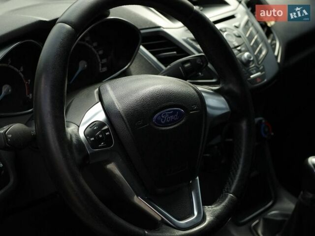 Белый Форд Фиеста, объемом двигателя 1 л и пробегом 185 тыс. км за 5000 $, фото 2 на Automoto.ua