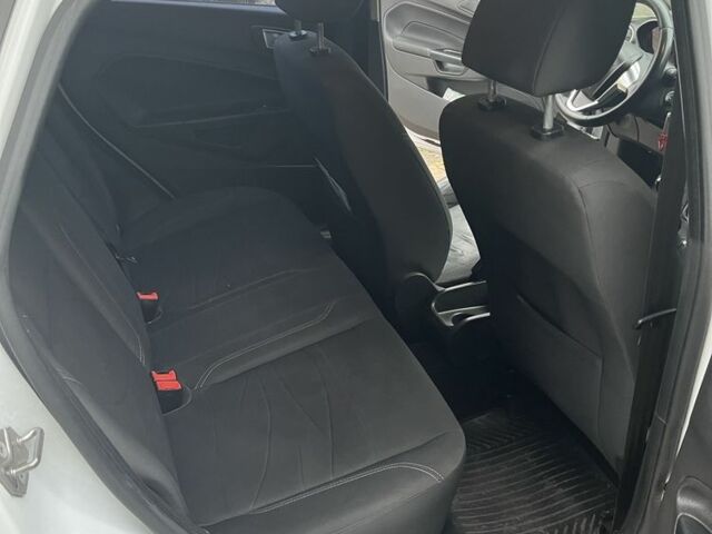 Білий Форд Фієста, об'ємом двигуна 1 л та пробігом 165 тис. км за 6900 $, фото 11 на Automoto.ua