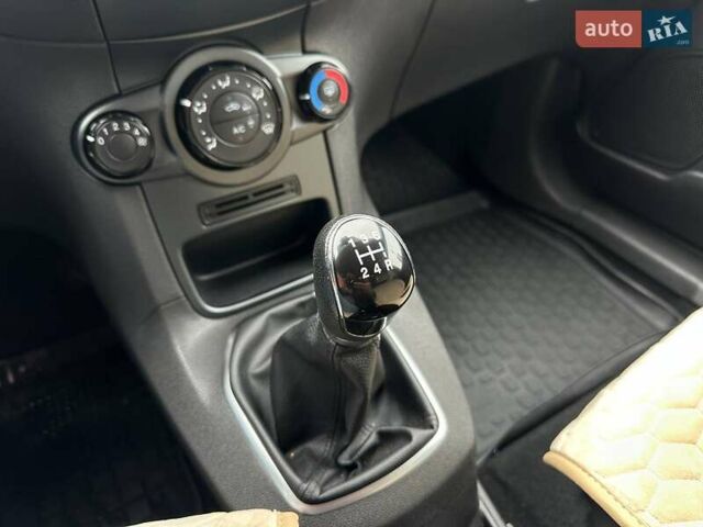 Форд Фієста 2015 у Києві на Automoto.ua Білий Форд Фієста, об'ємом двигуна 1 л та пробігом 159 тис. км за 6690 $, фото 23 на Automoto.ua
