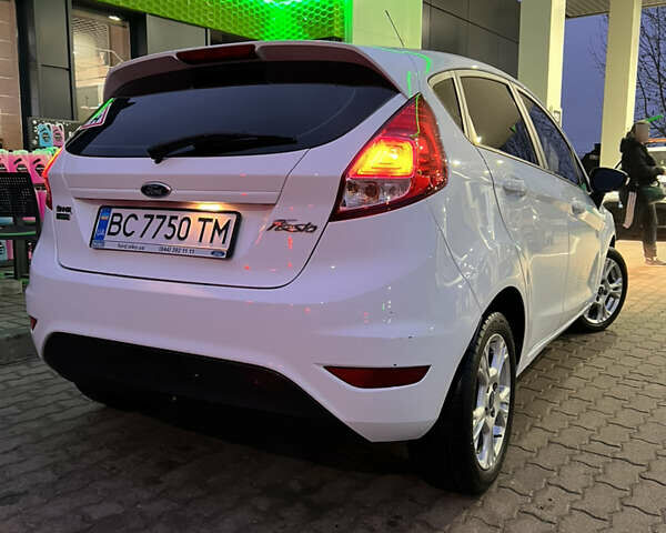 Белый Форд Фиеста, объемом двигателя 1 л и пробегом 80 тыс. км за 9600 $, фото 6 на Automoto.ua