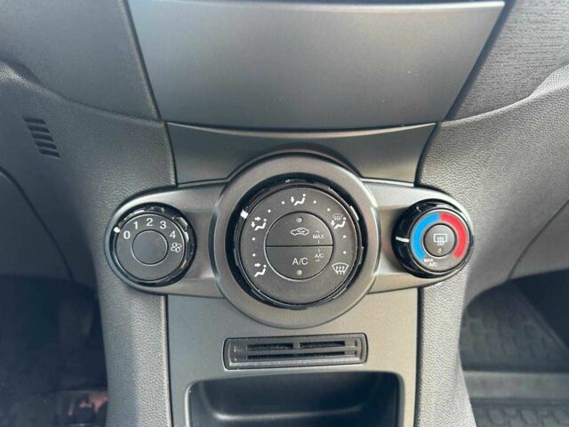 Белый Форд Фиеста, объемом двигателя 0 л и пробегом 159 тыс. км за 6690 $, фото 18 на Automoto.ua