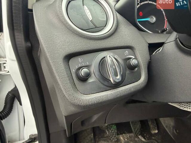 Белый Форд Фиеста, объемом двигателя 1 л и пробегом 86 тыс. км за 7490 $, фото 17 на Automoto.ua