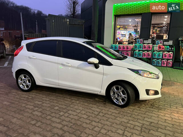 Белый Форд Фиеста, объемом двигателя 1 л и пробегом 80 тыс. км за 9600 $, фото 4 на Automoto.ua