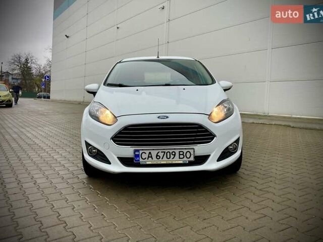 Белый Форд Фиеста, объемом двигателя 1 л и пробегом 96 тыс. км за 8900 $, фото 3 на Automoto.ua