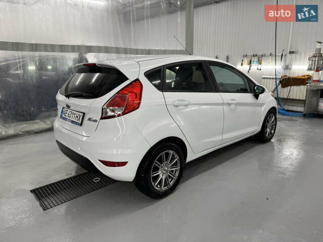 Белый Форд Фиеста, объемом двигателя 1 л и пробегом 90 тыс. км за 8500 $, фото 2 на Automoto.ua