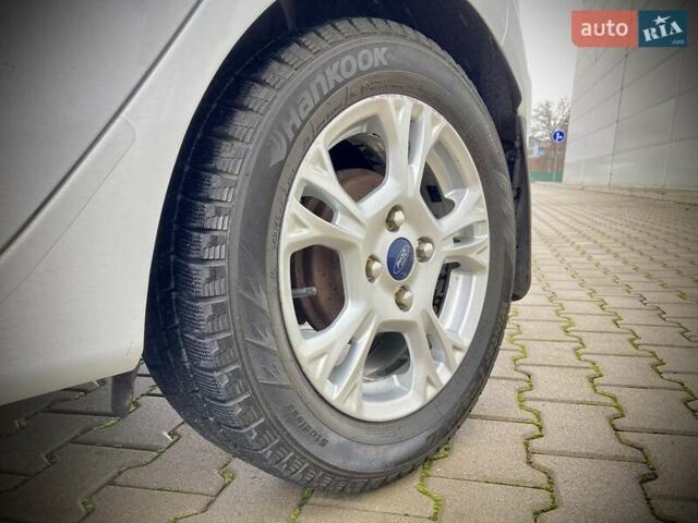 Белый Форд Фиеста, объемом двигателя 1 л и пробегом 96 тыс. км за 8900 $, фото 9 на Automoto.ua