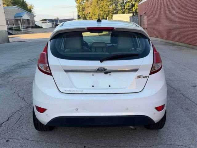 Белый Форд Фиеста, объемом двигателя 1.6 л и пробегом 79 тыс. км за 1300 $, фото 2 на Automoto.ua