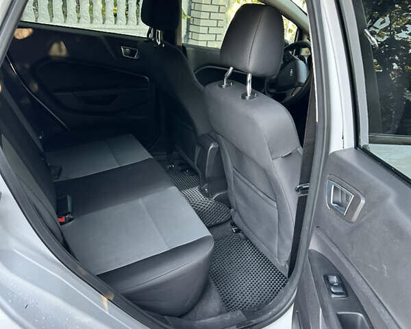 Білий Форд Фієста, об'ємом двигуна 1.6 л та пробігом 89 тис. км за 8750 $, фото 17 на Automoto.ua