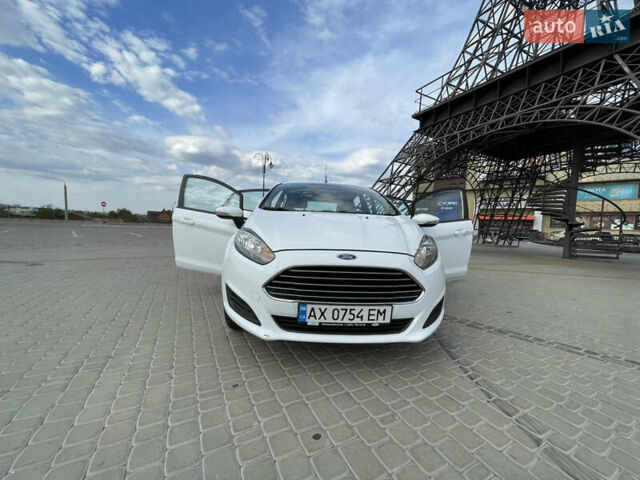 Білий Форд Фієста, об'ємом двигуна 1 л та пробігом 113 тис. км за 8600 $, фото 1 на Automoto.ua