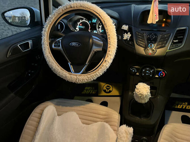 Белый Форд Фиеста, объемом двигателя 1 л и пробегом 120 тыс. км за 8300 $, фото 9 на Automoto.ua