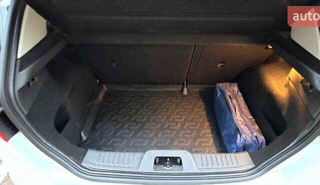 Белый Форд Фиеста, объемом двигателя 1.24 л и пробегом 63 тыс. км за 9900 $, фото 14 на Automoto.ua