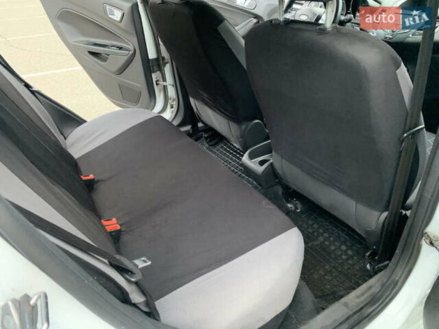 Белый Форд Фиеста, объемом двигателя 1.24 л и пробегом 212 тыс. км за 6500 $, фото 11 на Automoto.ua