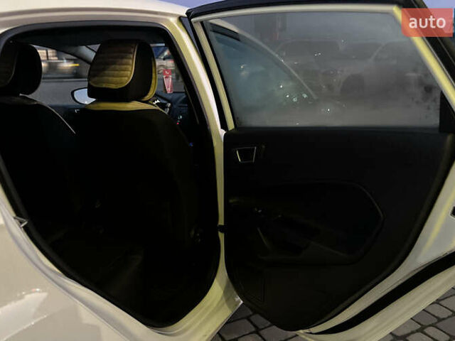 Белый Форд Фиеста, объемом двигателя 1 л и пробегом 120 тыс. км за 8300 $, фото 20 на Automoto.ua