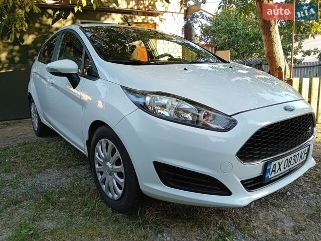 Белый Форд Фиеста, объемом двигателя 1 л и пробегом 86 тыс. км за 8300 $, фото 4 на Automoto.ua