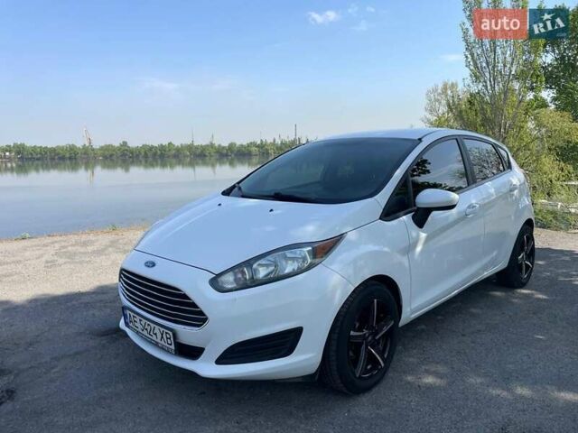Белый Форд Фиеста, объемом двигателя 1.6 л и пробегом 135 тыс. км за 8300 $, фото 2 на Automoto.ua