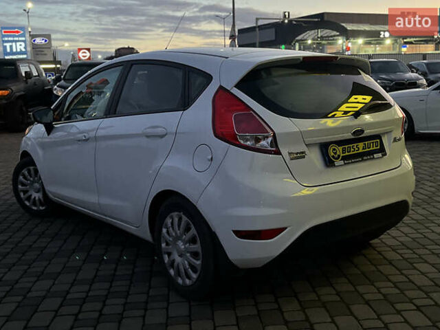 Белый Форд Фиеста, объемом двигателя 1 л и пробегом 120 тыс. км за 8300 $, фото 4 на Automoto.ua