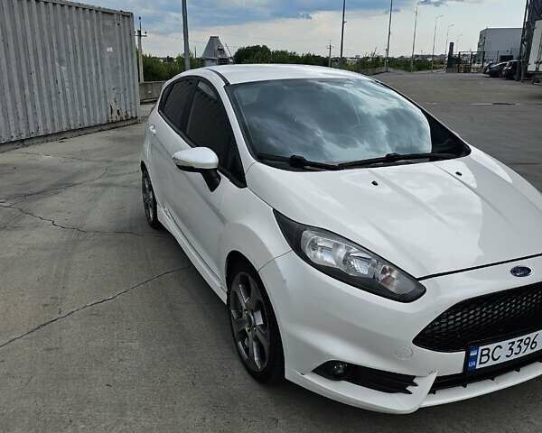 Белый Форд Фиеста, объемом двигателя 1.6 л и пробегом 155 тыс. км за 7500 $, фото 3 на Automoto.ua