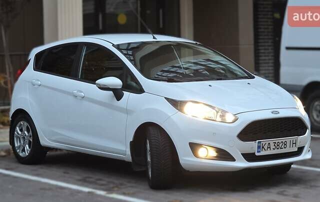 Белый Форд Фиеста, объемом двигателя 1.24 л и пробегом 63 тыс. км за 9900 $, фото 2 на Automoto.ua