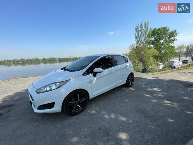 Белый Форд Фиеста, объемом двигателя 1.6 л и пробегом 135 тыс. км за 8300 $, фото 1 на Automoto.ua