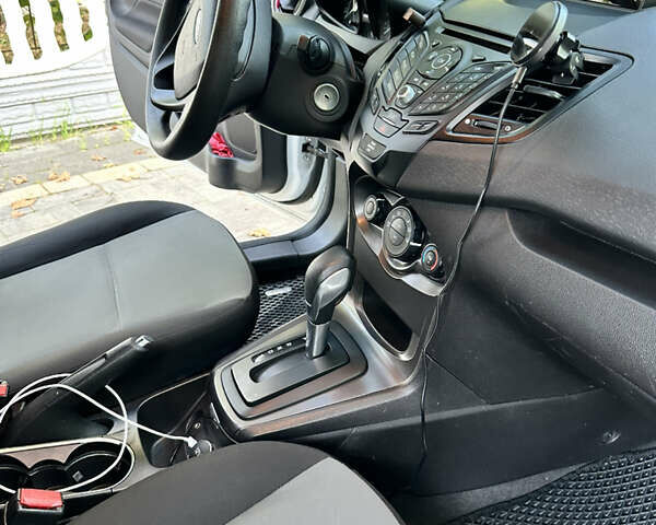 Білий Форд Фієста, об'ємом двигуна 1.6 л та пробігом 89 тис. км за 8750 $, фото 13 на Automoto.ua