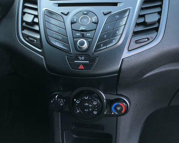 Білий Форд Фієста, об'ємом двигуна 1.24 л та пробігом 90 тис. км за 6500 $, фото 22 на Automoto.ua