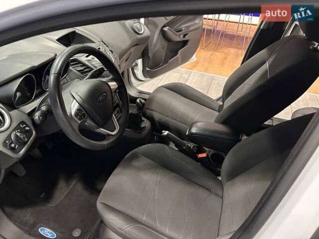 Белый Форд Фиеста, объемом двигателя 1.39 л и пробегом 72 тыс. км за 7100 $, фото 19 на Automoto.ua