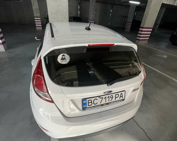 Белый Форд Фиеста, объемом двигателя 1.6 л и пробегом 83 тыс. км за 8600 $, фото 7 на Automoto.ua