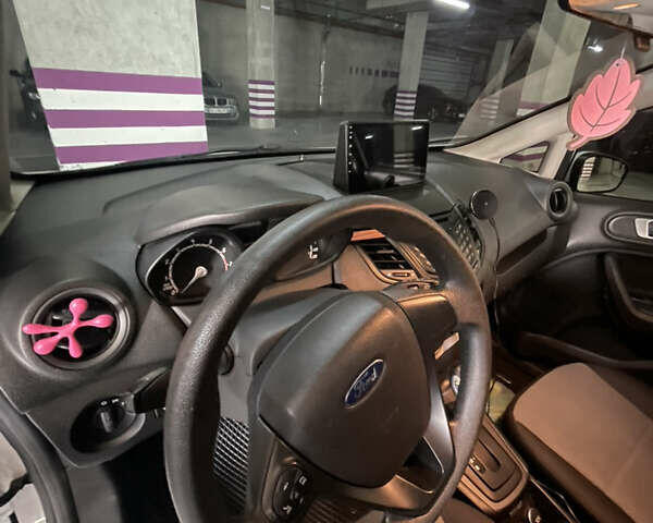 Белый Форд Фиеста, объемом двигателя 1.6 л и пробегом 83 тыс. км за 8600 $, фото 9 на Automoto.ua