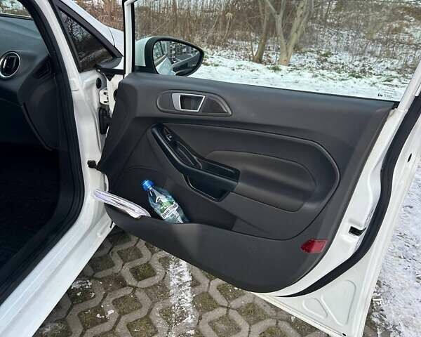 Білий Форд Фієста, об'ємом двигуна 1 л та пробігом 167 тис. км за 7000 $, фото 14 на Automoto.ua