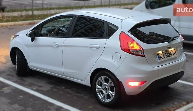 Белый Форд Фиеста, объемом двигателя 1.24 л и пробегом 63 тыс. км за 9900 $, фото 5 на Automoto.ua