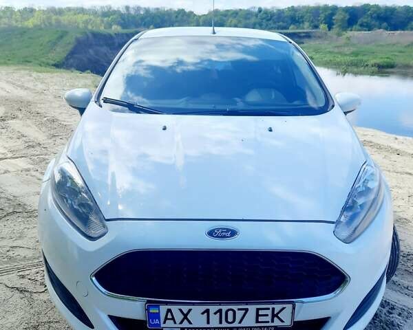 Белый Форд Фиеста, объемом двигателя 1.2 л и пробегом 90 тыс. км за 7700 $, фото 5 на Automoto.ua