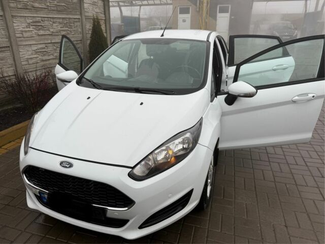 Белый Форд Фиеста, объемом двигателя 1 л и пробегом 150 тыс. км за 7450 $, фото 4 на Automoto.ua