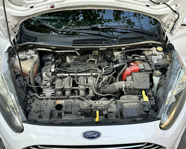 Білий Форд Фієста, об'ємом двигуна 1.6 л та пробігом 89 тис. км за 8750 $, фото 28 на Automoto.ua