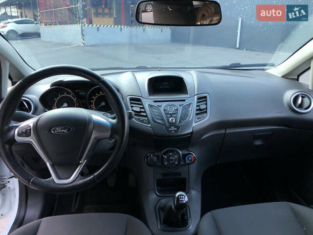 Білий Форд Фієста, об'ємом двигуна 1.24 л та пробігом 90 тис. км за 6500 $, фото 13 на Automoto.ua