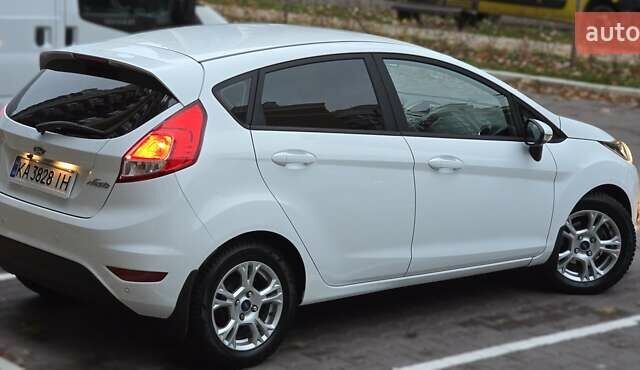 Белый Форд Фиеста, объемом двигателя 1.24 л и пробегом 63 тыс. км за 9900 $, фото 3 на Automoto.ua