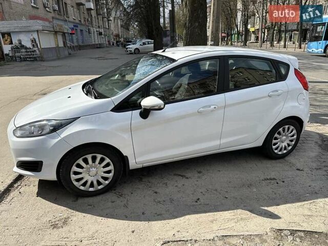 Форд Фиеста 2016 в Днепре (Днепропетровске) на Automoto.ua Белый Форд Фиеста, объемом двигателя 1.24 л и пробегом 160 тыс. км за 6199 $, фото 1 на Automoto.ua