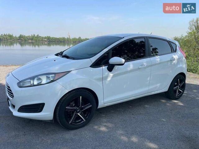 Белый Форд Фиеста, объемом двигателя 1.6 л и пробегом 135 тыс. км за 8300 $, фото 7 на Automoto.ua
