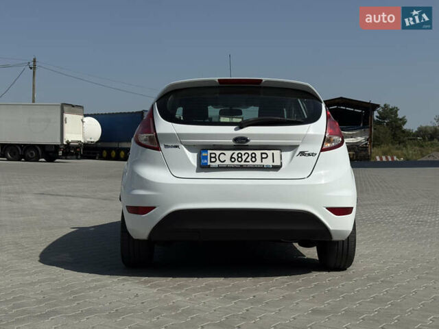 Форд Фиеста 2016 в Львове на Automoto.ua Белый Форд Фиеста, объемом двигателя 1.24 л и пробегом 317 тыс. км за 5700 $, фото 3 на Automoto.ua