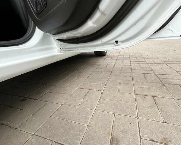 Белый Форд Фиеста, объемом двигателя 1.24 л и пробегом 80 тыс. км за 10000 $, фото 15 на Automoto.ua