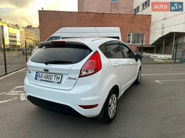 Білий Форд Фієста, об'ємом двигуна 1 л та пробігом 140 тис. км за 8500 $, фото 2 на Automoto.ua