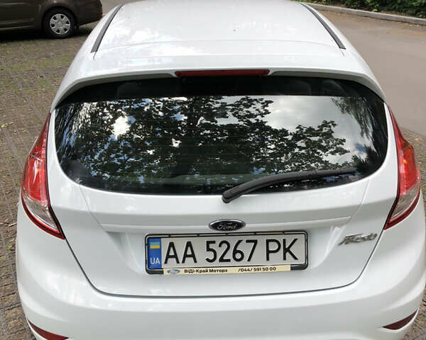 Білий Форд Фієста, об'ємом двигуна 1.24 л та пробігом 90 тис. км за 6500 $, фото 8 на Automoto.ua