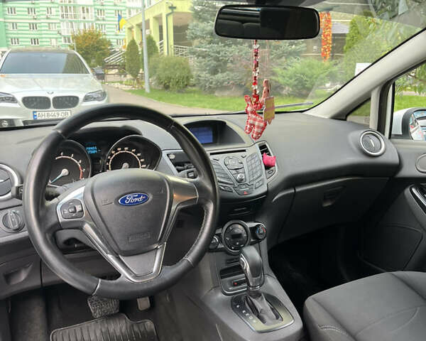 Белый Форд Фиеста, объемом двигателя 1 л и пробегом 127 тыс. км за 7499 $, фото 7 на Automoto.ua