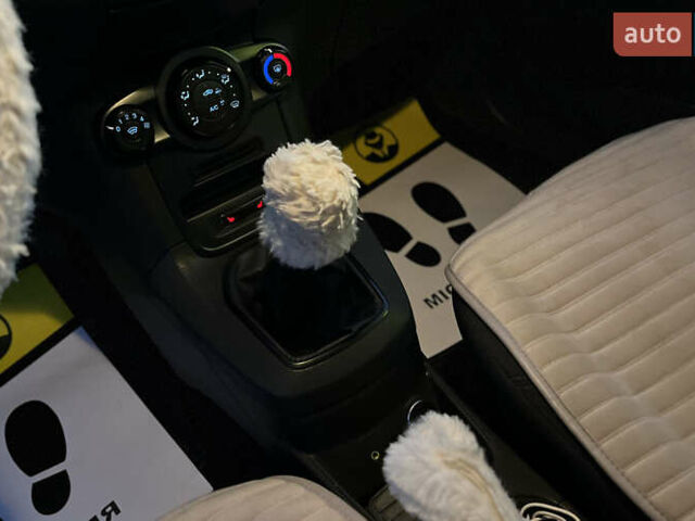 Белый Форд Фиеста, объемом двигателя 1 л и пробегом 120 тыс. км за 8300 $, фото 12 на Automoto.ua