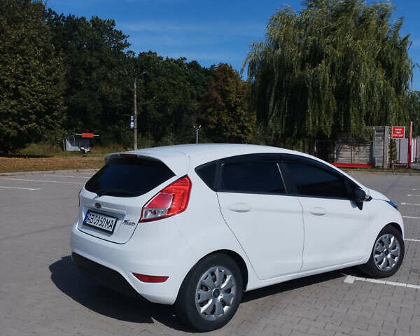 Белый Форд Фиеста, объемом двигателя 1.39 л и пробегом 110 тыс. км за 7500 $, фото 2 на Automoto.ua