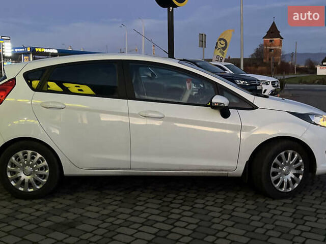 Белый Форд Фиеста, объемом двигателя 1 л и пробегом 120 тыс. км за 8300 $, фото 7 на Automoto.ua