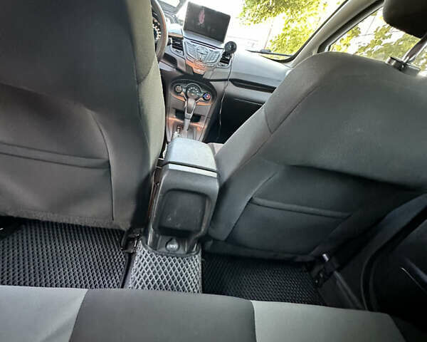 Білий Форд Фієста, об'ємом двигуна 1.6 л та пробігом 89 тис. км за 8750 $, фото 11 на Automoto.ua