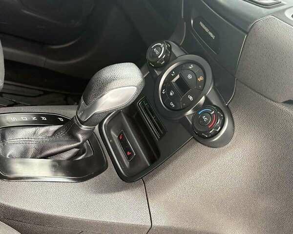 Білий Форд Фієста, об'ємом двигуна 1 л та пробігом 143 тис. км за 8500 $, фото 10 на Automoto.ua