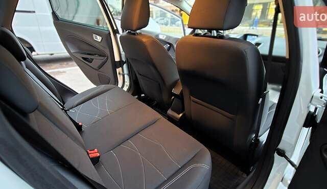 Белый Форд Фиеста, объемом двигателя 1.24 л и пробегом 63 тыс. км за 9900 $, фото 9 на Automoto.ua