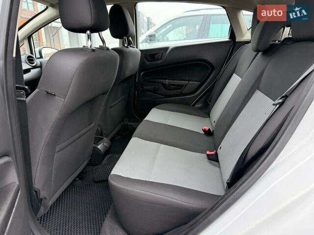 Білий Форд Фієста, об'ємом двигуна 1.6 л та пробігом 117 тис. км за 7900 $, фото 15 на Automoto.ua