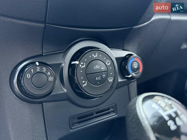 Форд Фиеста 2016 в Львове на Automoto.ua Белый Форд Фиеста, объемом двигателя 1.24 л и пробегом 317 тыс. км за 5700 $, фото 19 на Automoto.ua